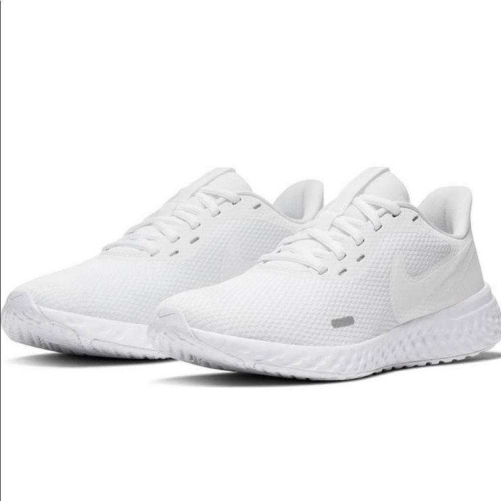 Women’s Nike Revolution 5